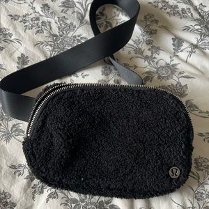 Lululemon everywhere belt bag